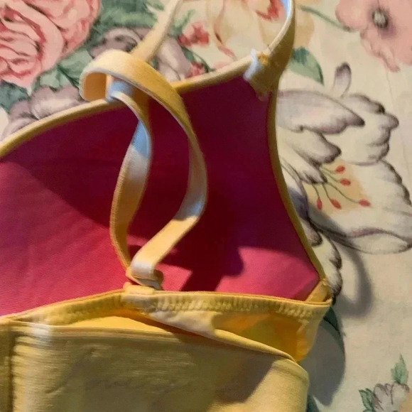 Pink Victoria Secret Women’s Yellow Bra Size 32A - Picture 10 of 10